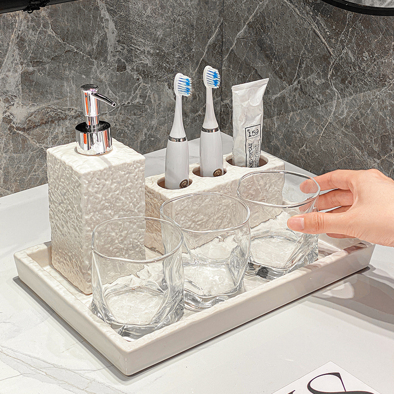 Niezbędny zestaw akcesoriów ła – Home Essentials Bathroom Accessories recenzja i cena